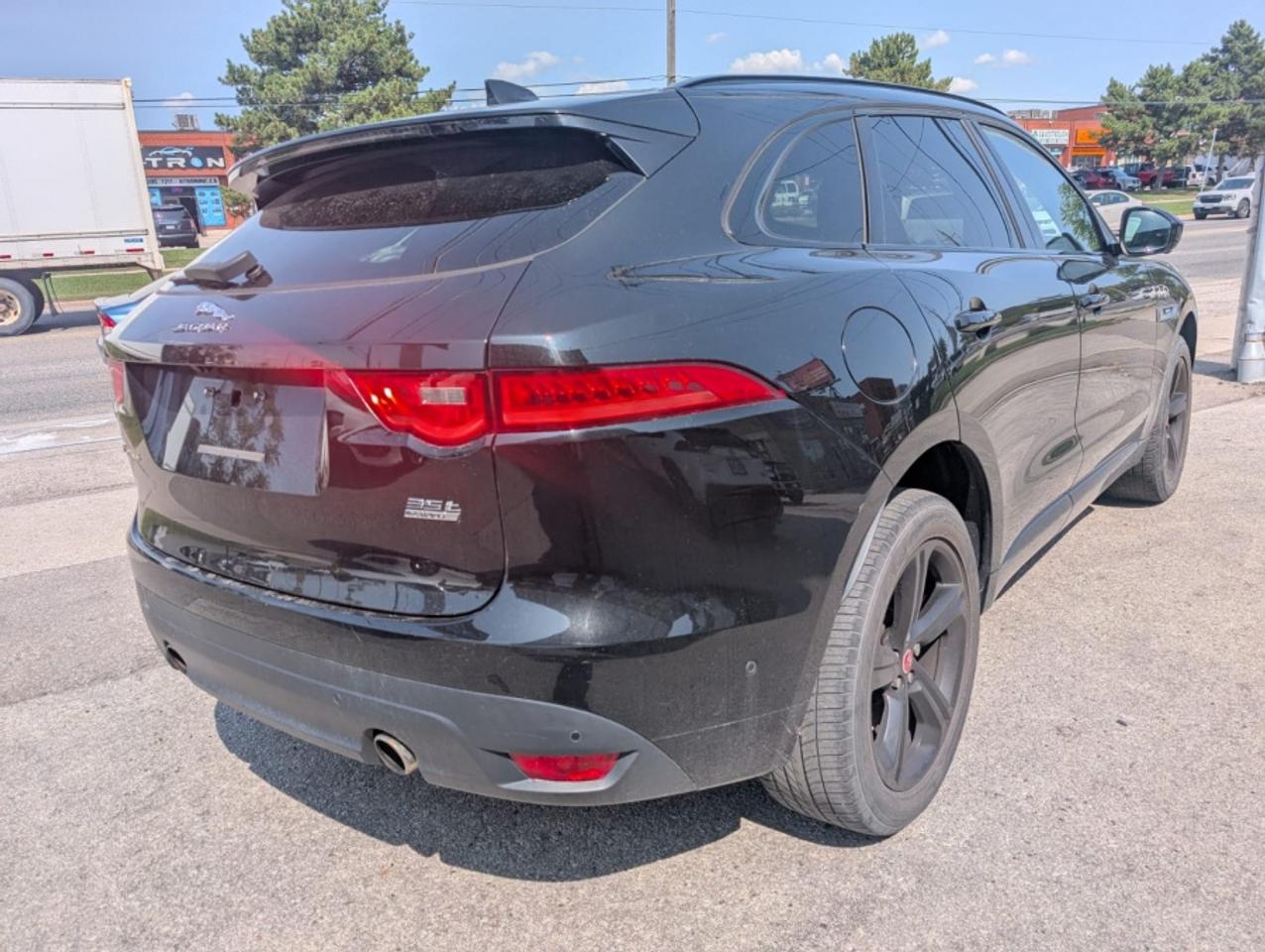 2017 Jaguar F-PACE 35T R-SPORT * NAVIGATION * SUNROOF *FULL SERVICE R Photo4
