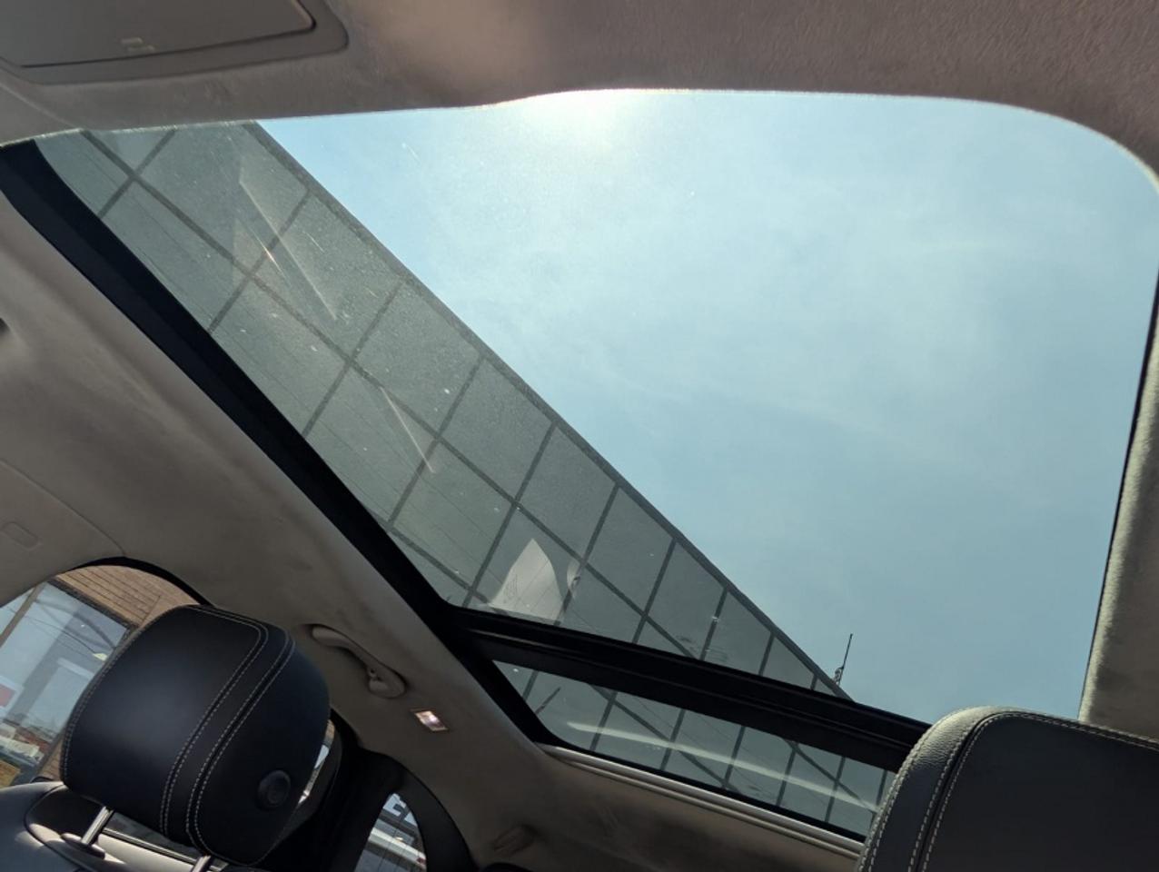 2017 Jaguar F-PACE 35T R-SPORT * NAVIGATION * SUNROOF *FULL SERVICE R - Photo #8