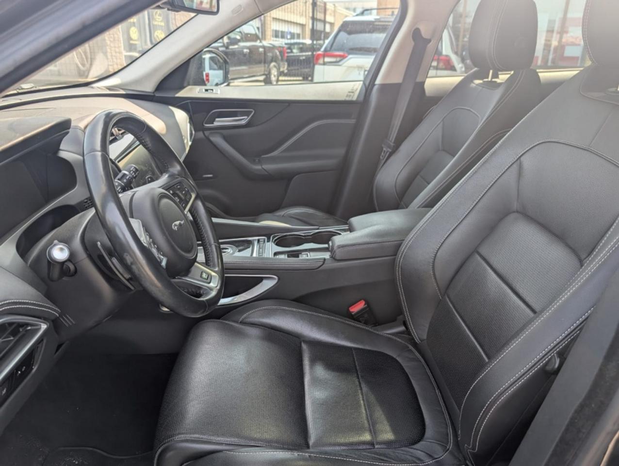 2017 Jaguar F-PACE 35T R-SPORT * NAVIGATION * SUNROOF *FULL SERVICE R Photo