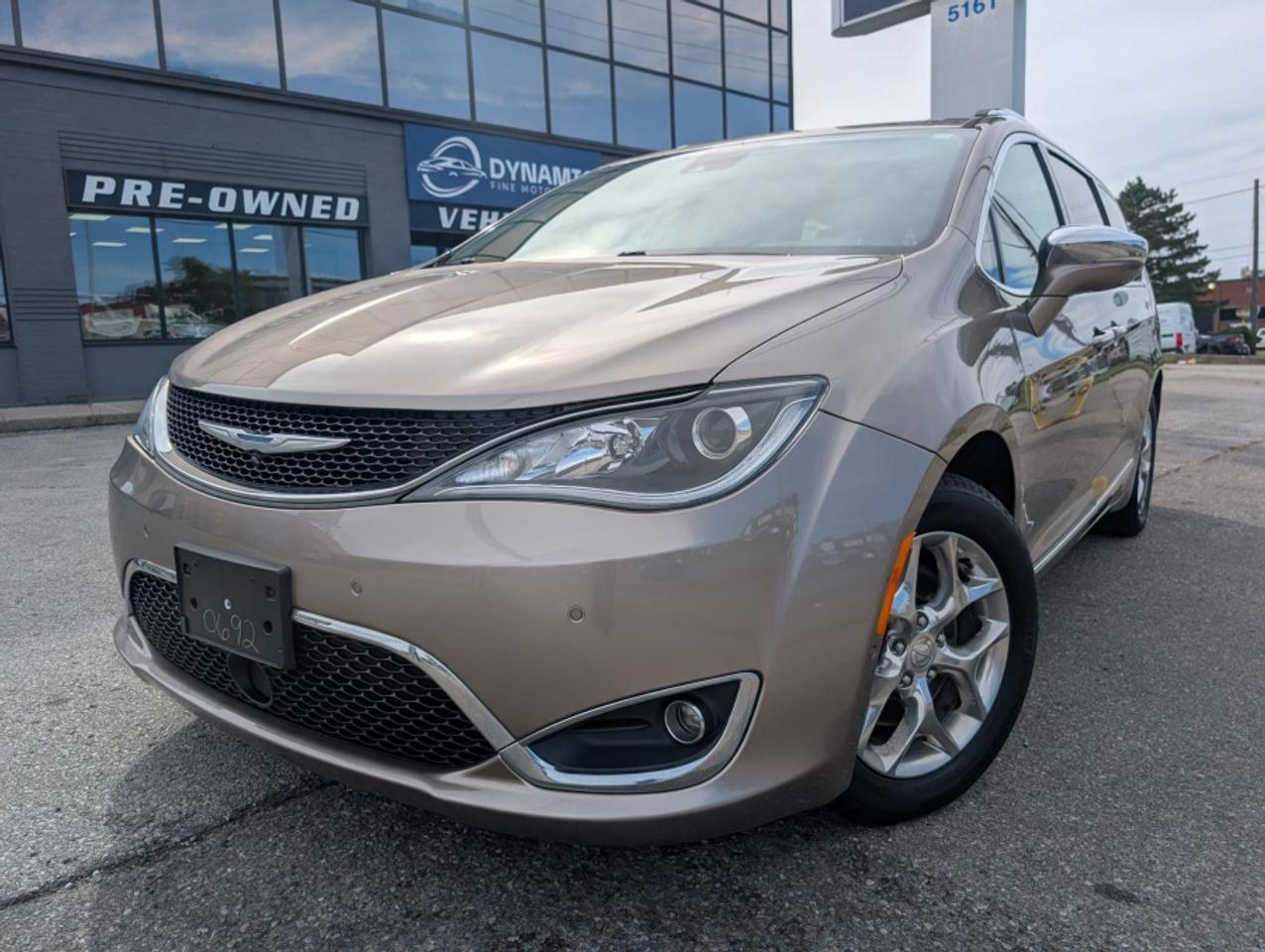 2018 Chrysler Pacifica LIMITED * SUNROOF * LEATHER * POWER DOORS