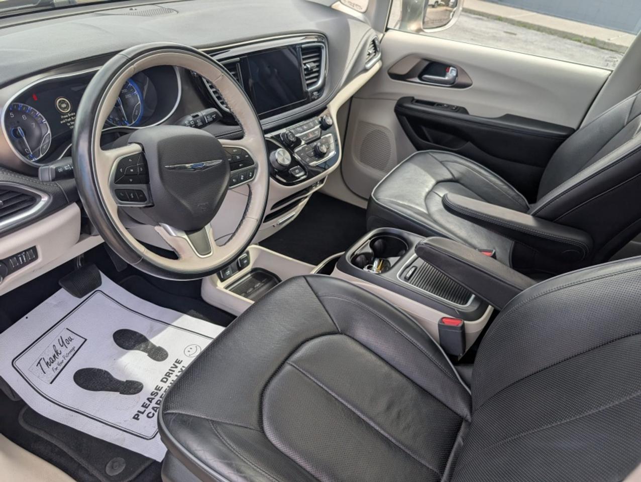 2018 Chrysler Pacifica LIMITED * SUNROOF * LEATHER * POWER DOORS - Photo #10