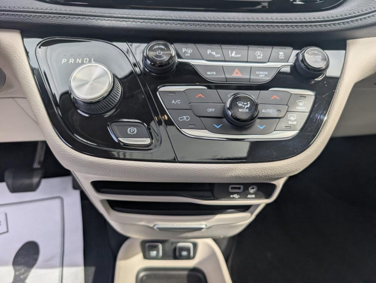 2018 Chrysler Pacifica LIMITED * SUNROOF * LEATHER * POWER DOORS - Photo #15
