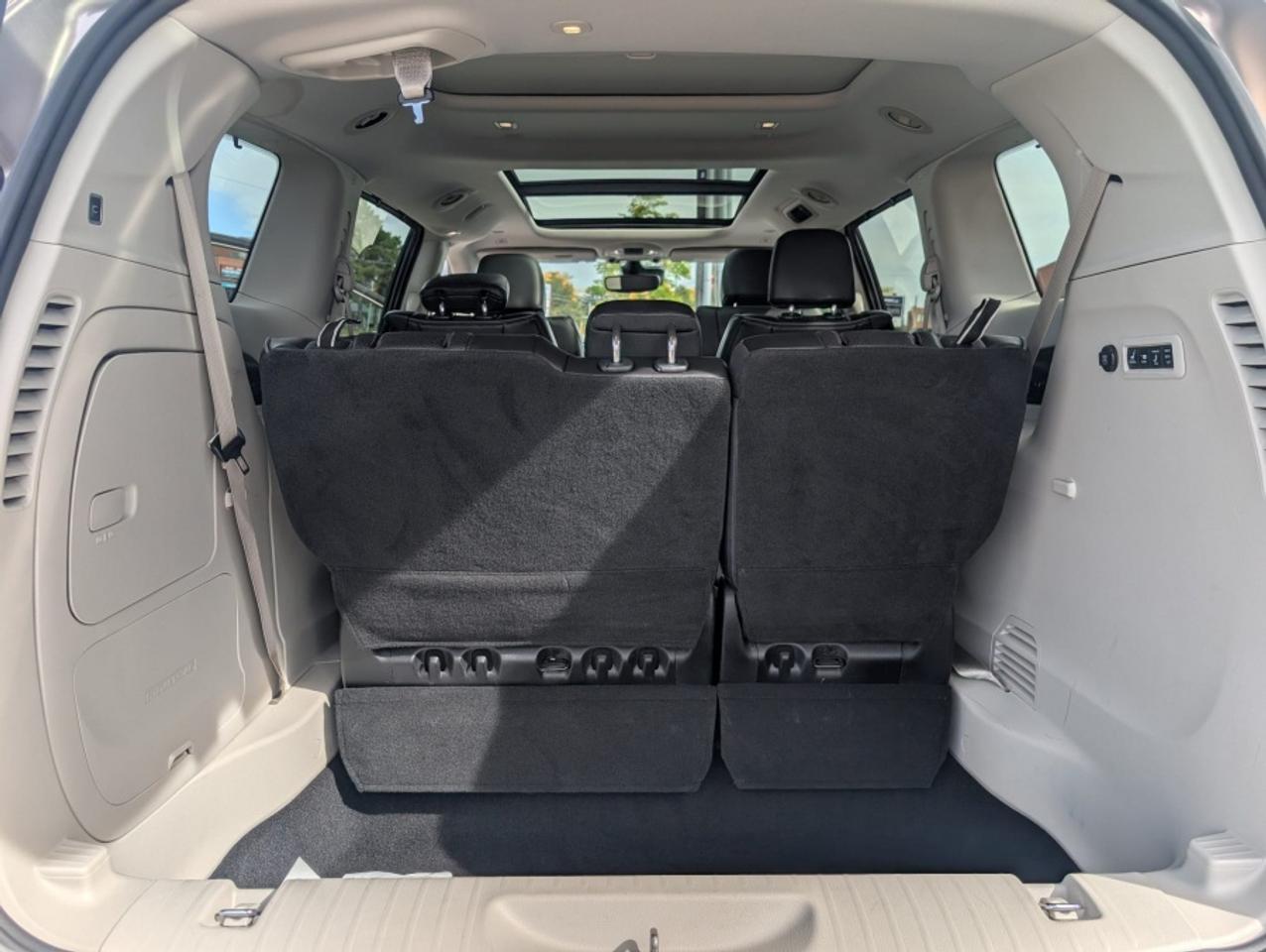 2018 Chrysler Pacifica LIMITED * SUNROOF * LEATHER * POWER DOORS Photo