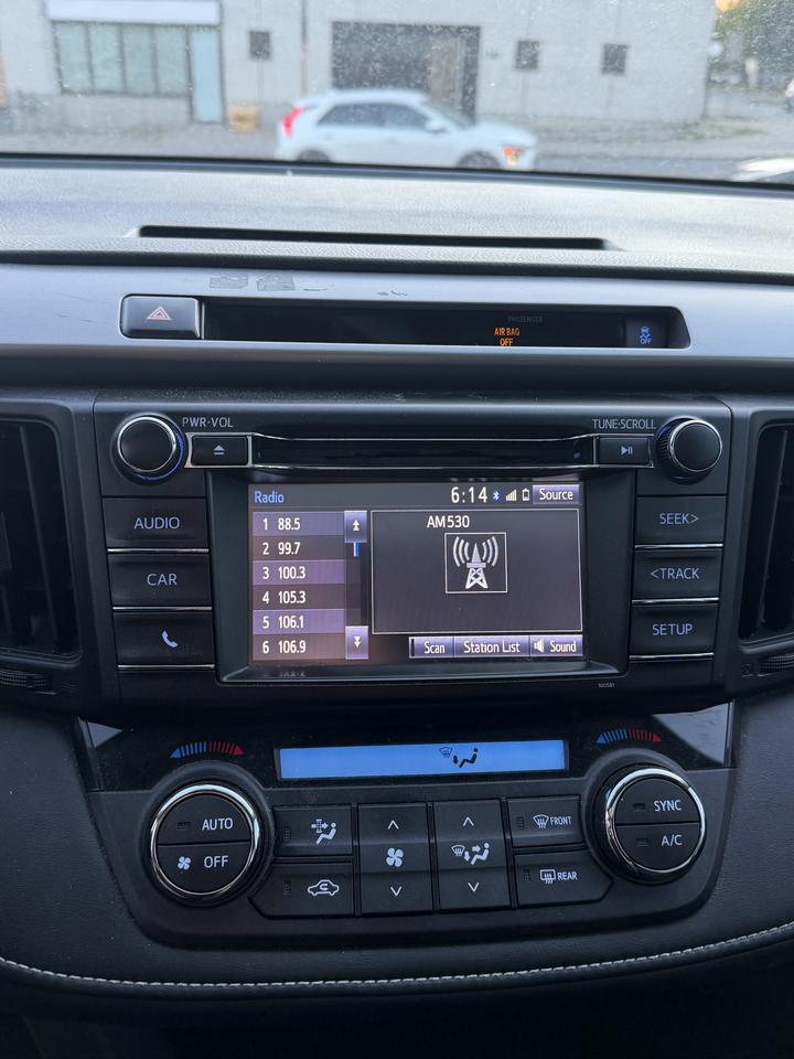 2016 Toyota RAV4 XLE Photo