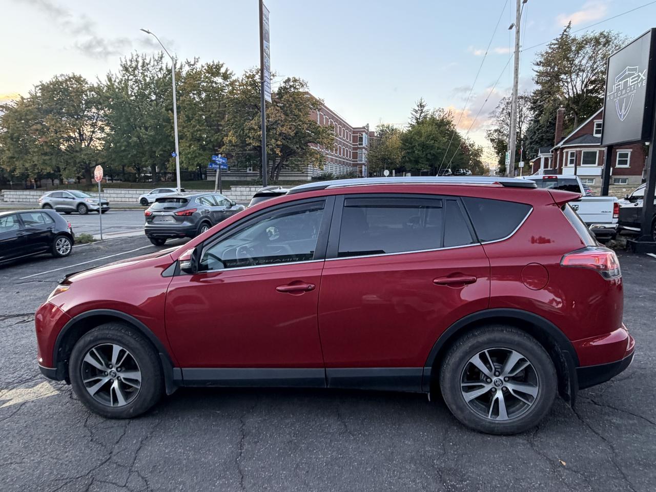 2016 Toyota RAV4 XLE Photo