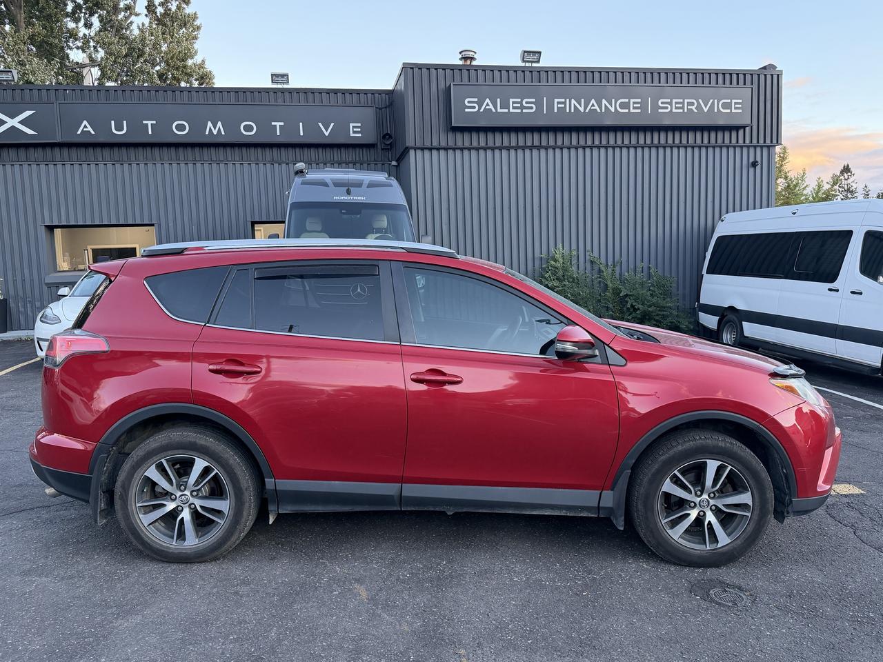 2016 Toyota RAV4 XLE Photo