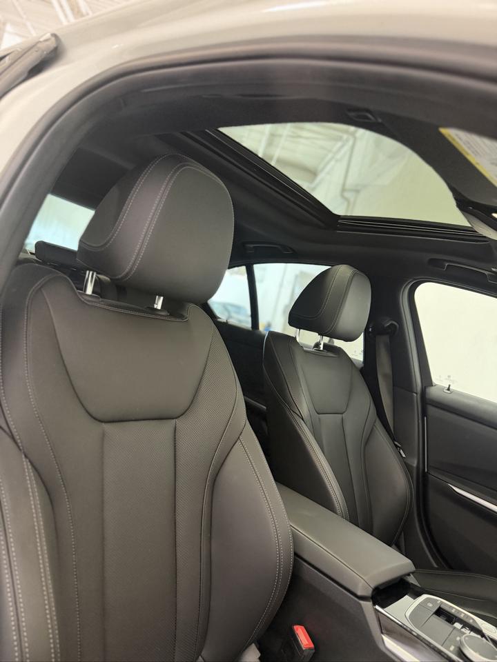 2023 BMW 3 Series 330i xDrive | WIRELESS CARPLAY | NAVI | LEATHER Photo