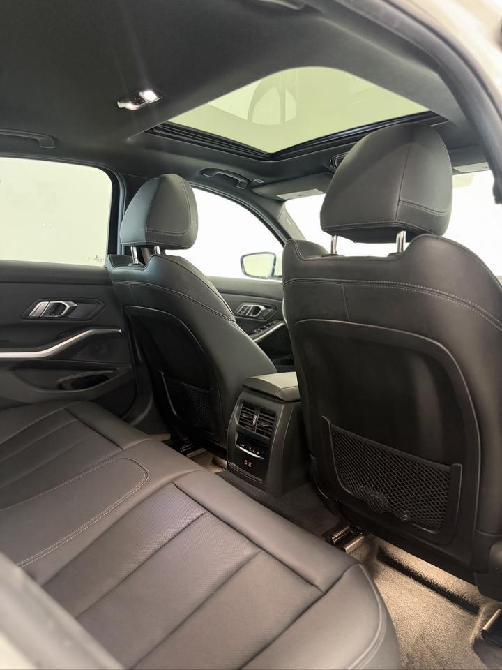 2023 BMW 3 Series 330i xDrive | WIRELESS CARPLAY | NAVI | LEATHER Photo