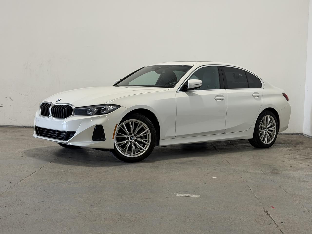 2023 BMW 3 Series 330i xDrive | WIRELESS CARPLAY | NAVI | LEATHER - Photo #1