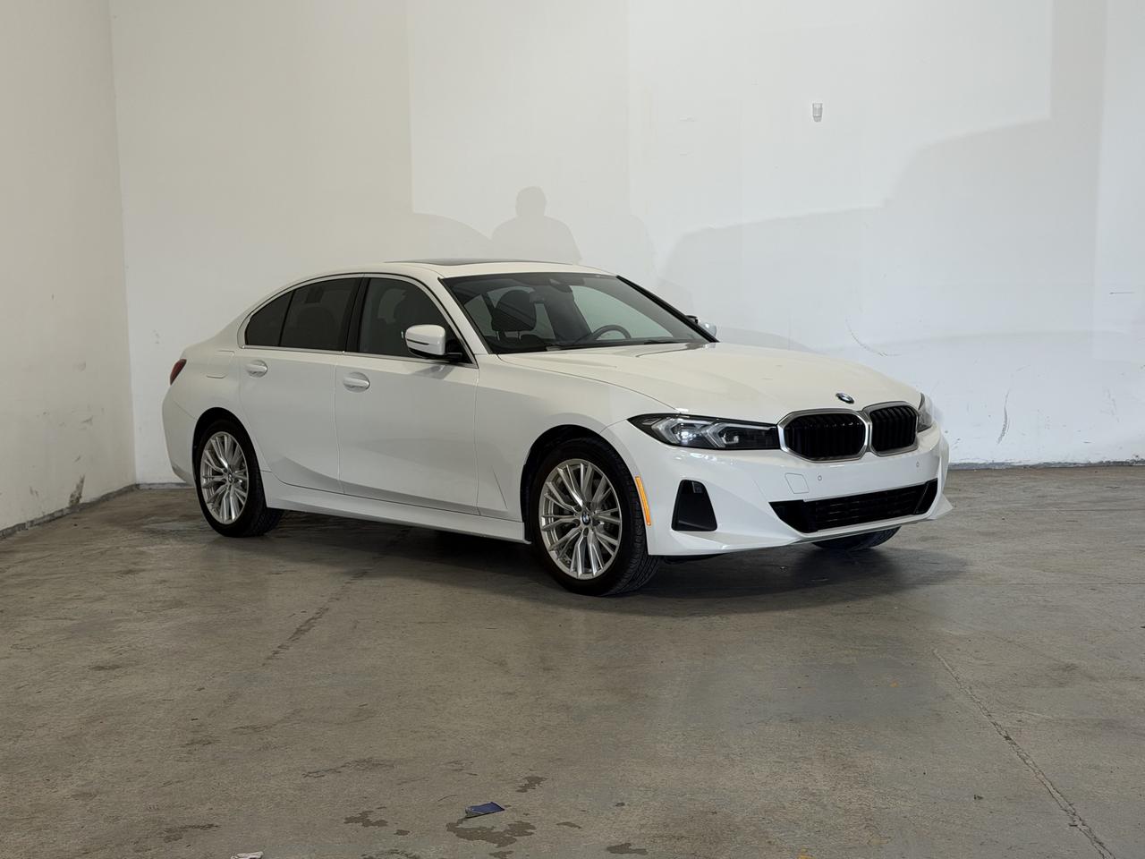 2023 BMW 3 Series 330i xDrive | WIRELESS CARPLAY | NAVI | LEATHER Photo2