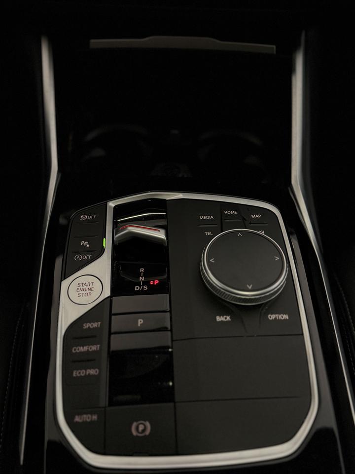 2023 BMW 3 Series 330i xDrive | WIRELESS CARPLAY | NAVI | LEATHER Photo