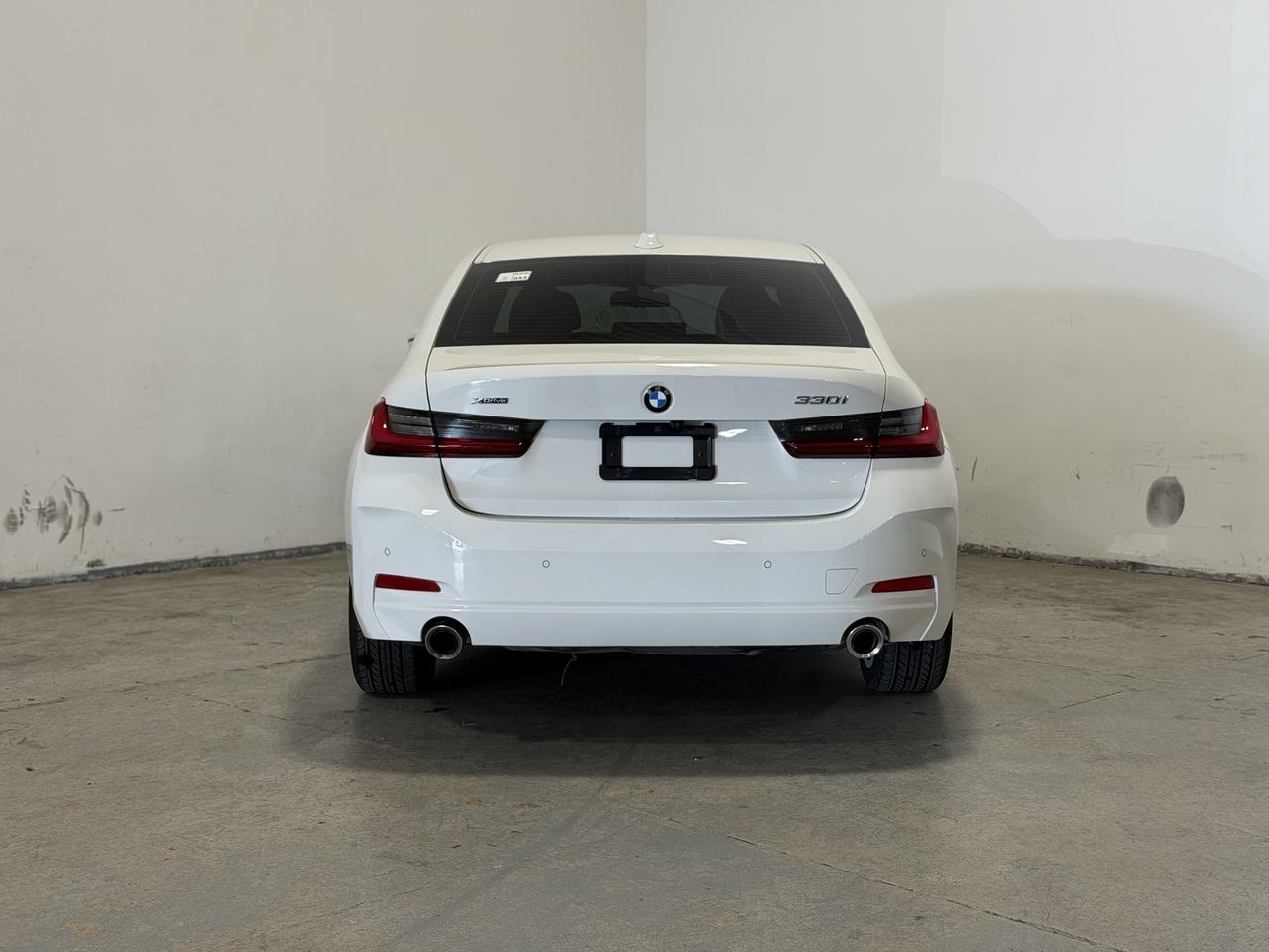 2023 BMW 3 Series 330i xDrive | WIRELESS CARPLAY | NAVI | LEATHER Photo4