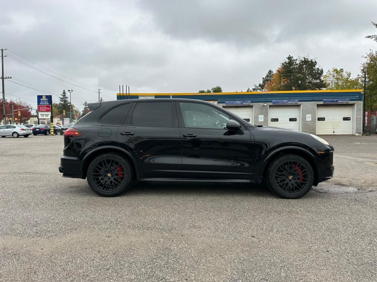 2016 Porsche Cayenne GTS GTS Photo