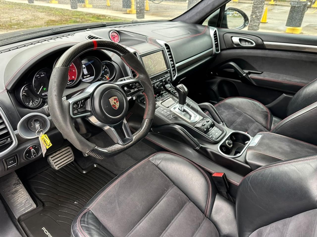 2016 Porsche Cayenne GTS GTS Photo