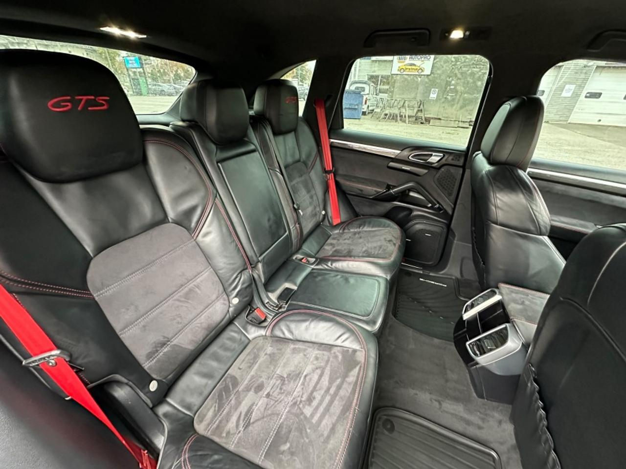 2016 Porsche Cayenne GTS GTS Photo