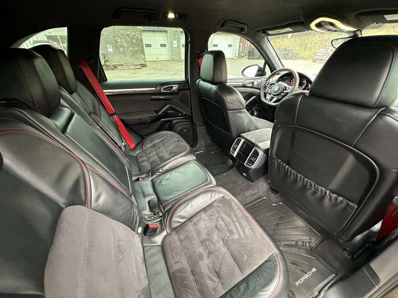 2016 Porsche Cayenne GTS GTS Photo