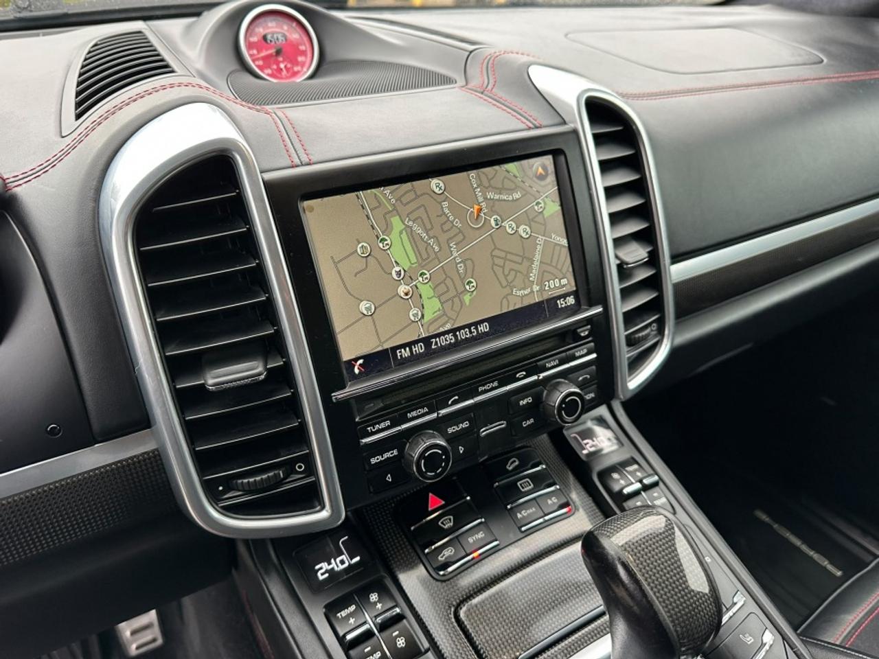 2016 Porsche Cayenne GTS GTS Photo