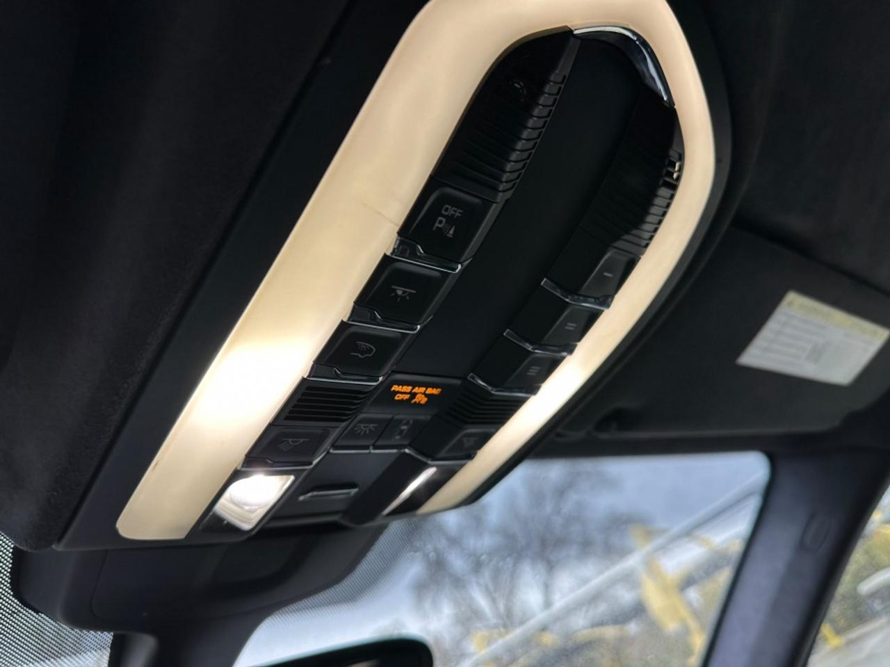 2016 Porsche Cayenne GTS GTS Photo