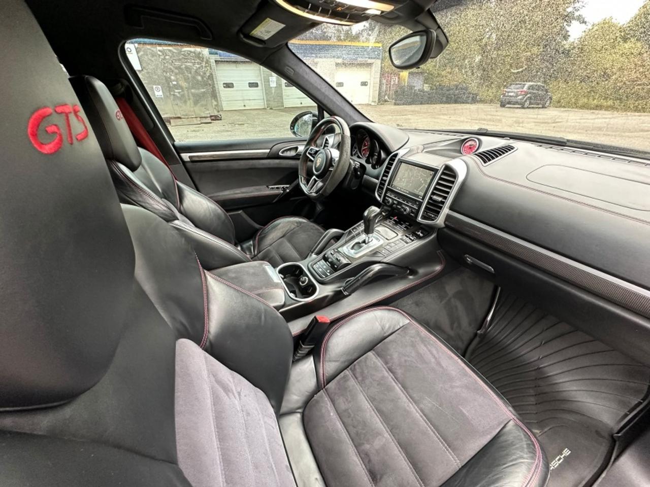 2016 Porsche Cayenne GTS GTS Photo