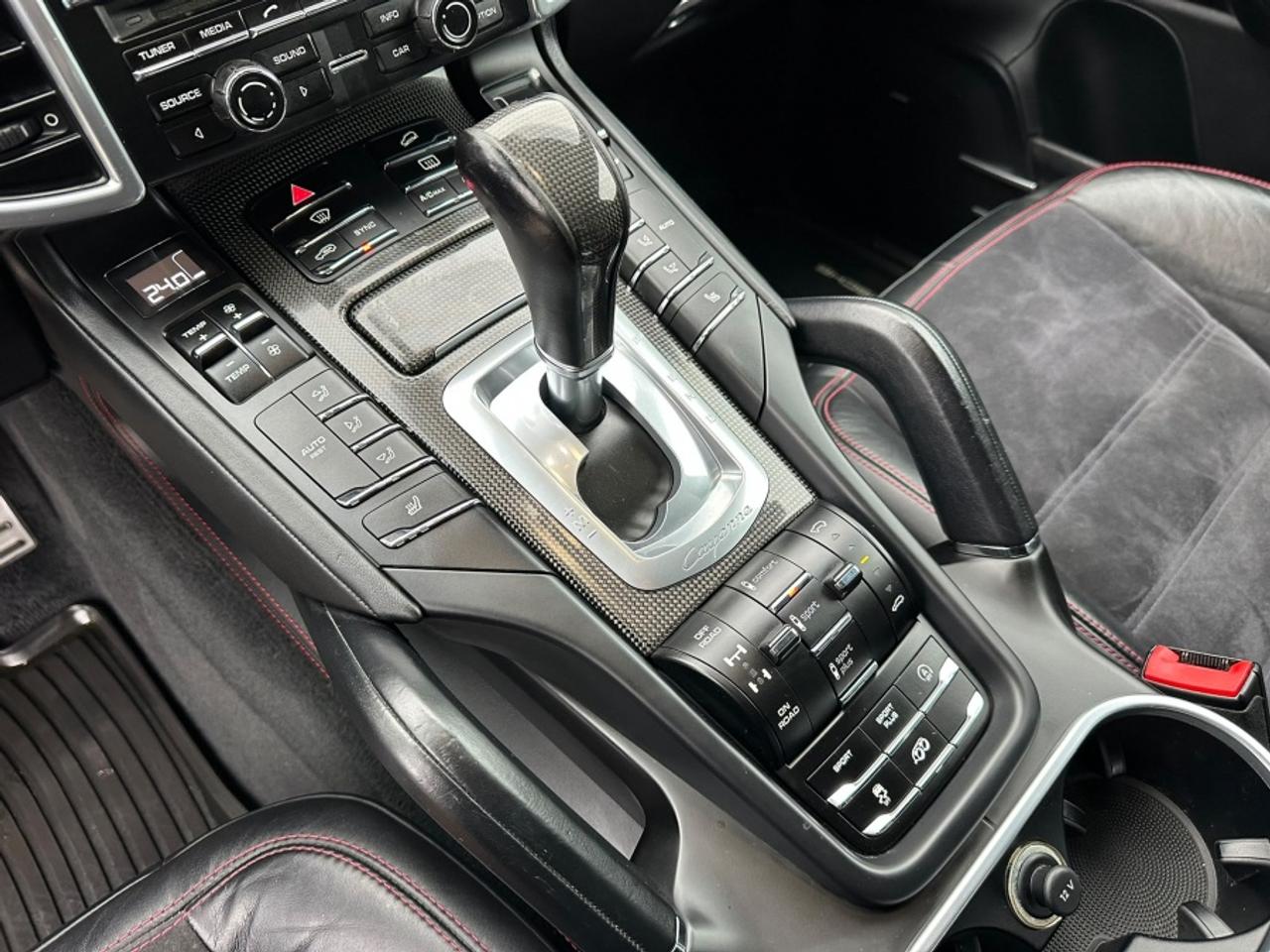 2016 Porsche Cayenne GTS GTS Photo