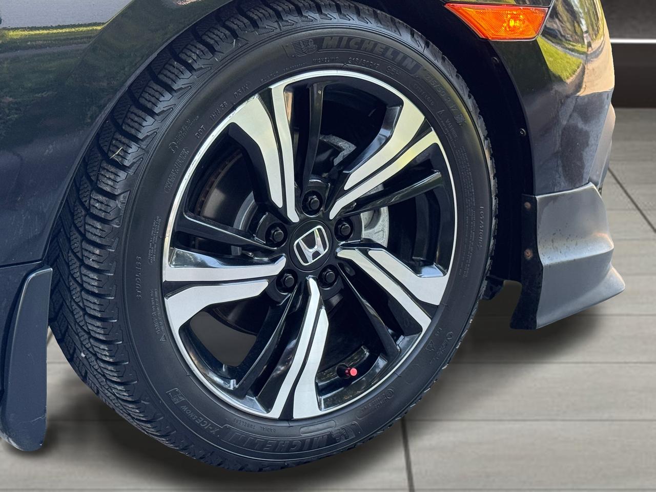 2016 Honda Civic Touring+Leather+Roof+GPS+Adaptive Crise+LKA Photo