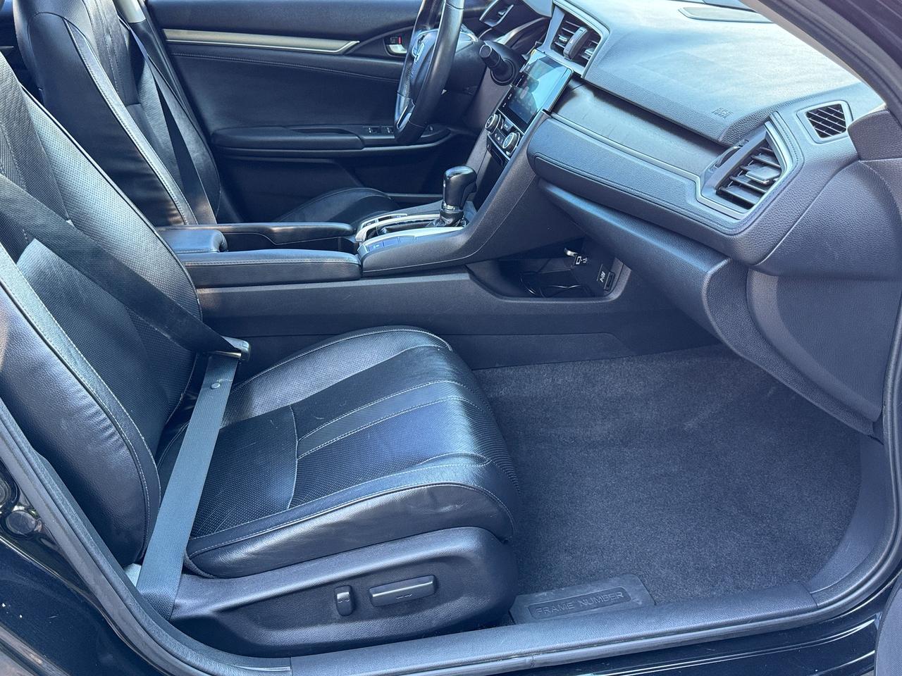 2016 Honda Civic Touring+Leather+Roof+GPS+Adaptive Crise+LKA Photo