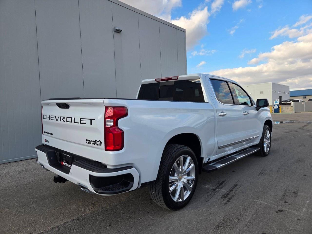 2026 Chevrolet Silverado 1500 Crew Cab Short Box 4-Wheel Drive High Country Photo