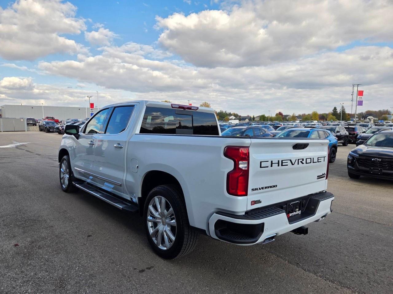 2026 Chevrolet Silverado 1500 Crew Cab Short Box 4-Wheel Drive High Country Photo