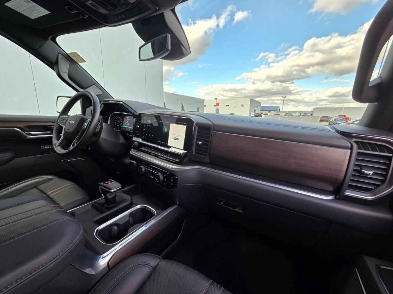 2026 Chevrolet Silverado 1500 Crew Cab Short Box 4-Wheel Drive High Country Photo