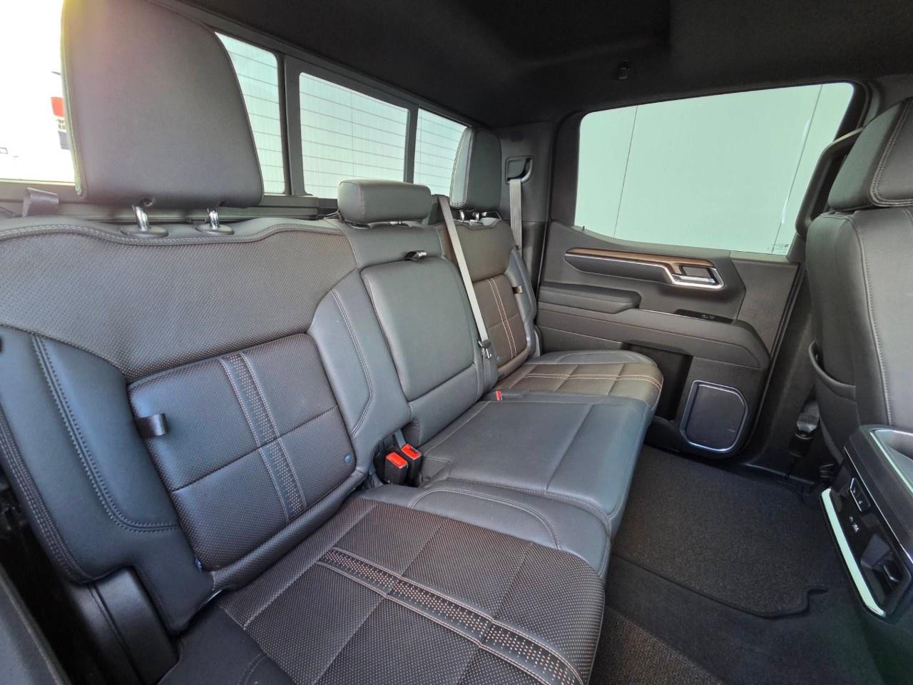 2026 Chevrolet Silverado 1500 Crew Cab Short Box 4-Wheel Drive High Country Photo
