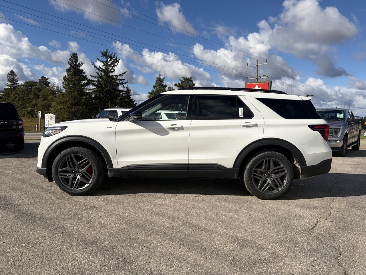 2027 Ford Explorer ST-Line 4WD Photo2