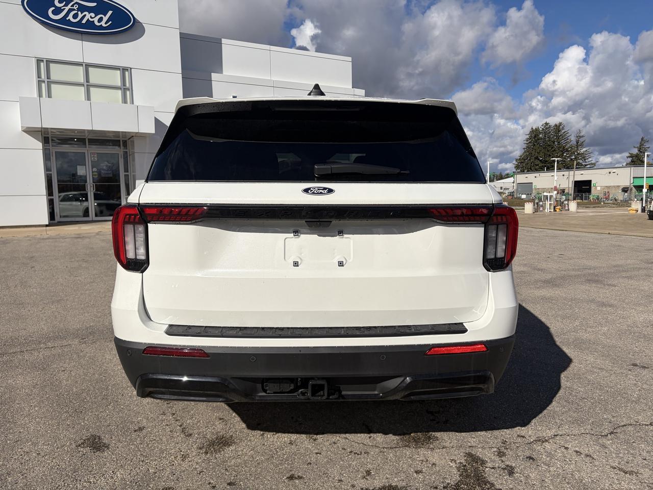 2027 Ford Explorer ST-Line 4WD Photo4