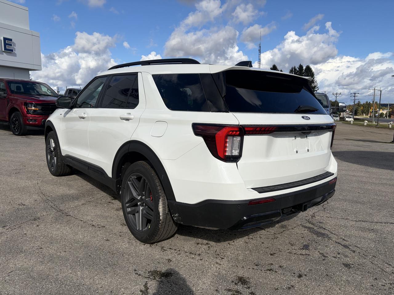 2027 Ford Explorer ST-Line 4WD Photo3