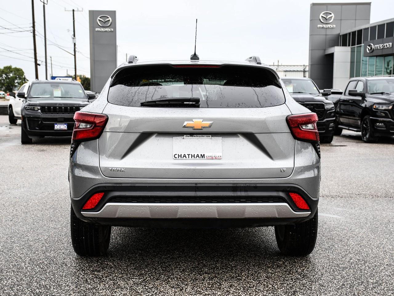 2025 Chevrolet Trax Fwd 4dr Lt Photo2