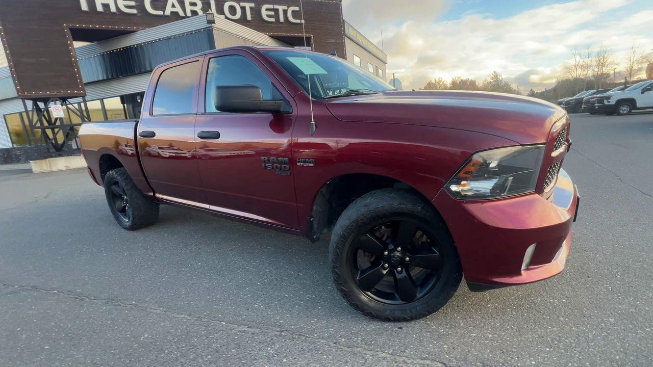 2019 RAM 1500 Classic ST 4x4, 6 PASSENGER, HEATED SEATS, REVERSE CAM, CRUISE CONTROL, BLUETOOTH!! Photo