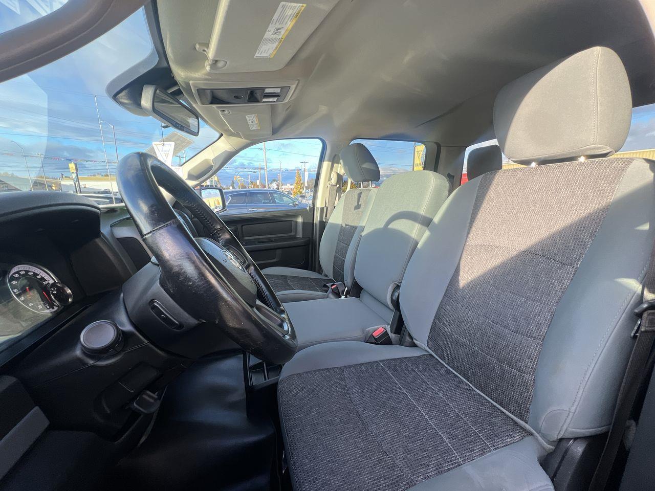 2019 RAM 1500 Classic ST 4x4, 6 PASSENGER, HEATED SEATS, REVERSE CAM, CRUISE CONTROL, BLUETOOTH!! Photo