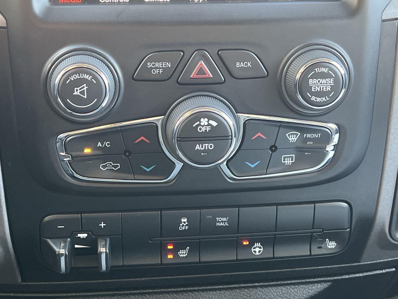 2019 RAM 1500 Classic ST 4x4, 6 PASSENGER, HEATED SEATS, REVERSE CAM, CRUISE CONTROL, BLUETOOTH!! Photo