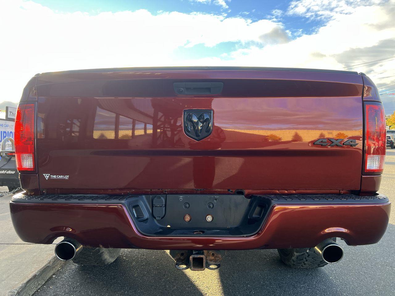 2019 RAM 1500 Classic ST 4x4, 6 PASSENGER, HEATED SEATS, REVERSE CAM, CRUISE CONTROL, BLUETOOTH!! Photo