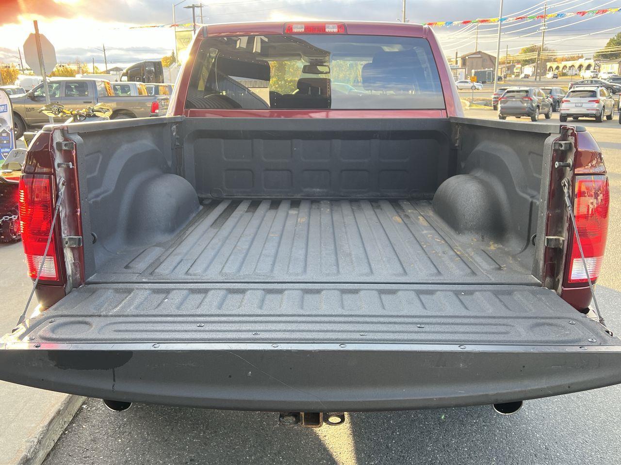2019 RAM 1500 Classic ST 4x4, 6 PASSENGER, HEATED SEATS, REVERSE CAM, CRUISE CONTROL, BLUETOOTH!! Photo