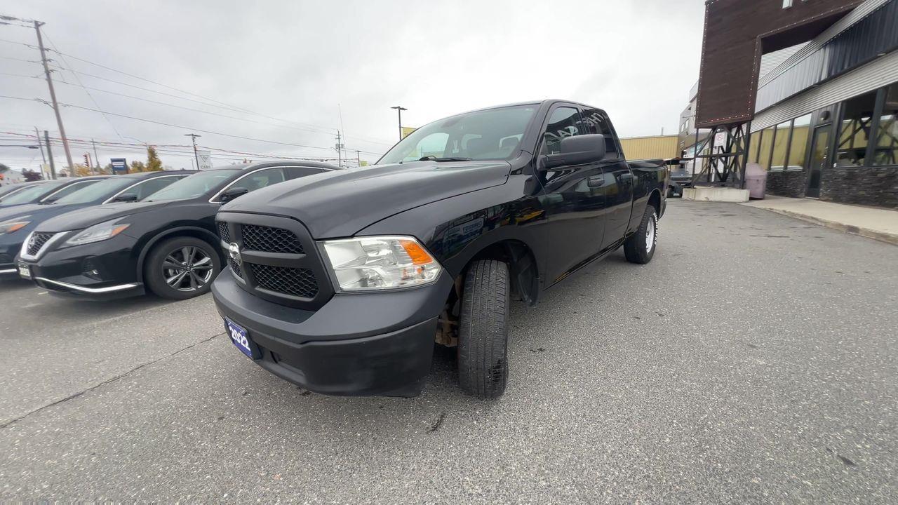 2022 RAM 1500 Classic Tradesman 4x4, 6 PASSENGER, CRUISE CONTROL, REVERSE CAM, BLUETOOTH!! Photo3