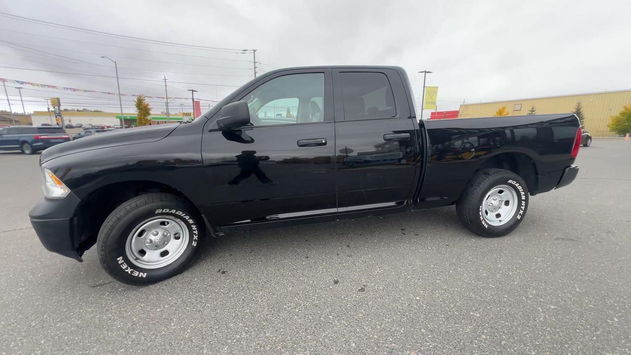 2022 RAM 1500 Classic Tradesman 4x4, 6 PASSENGER, CRUISE CONTROL, REVERSE CAM, BLUETOOTH!! Photo