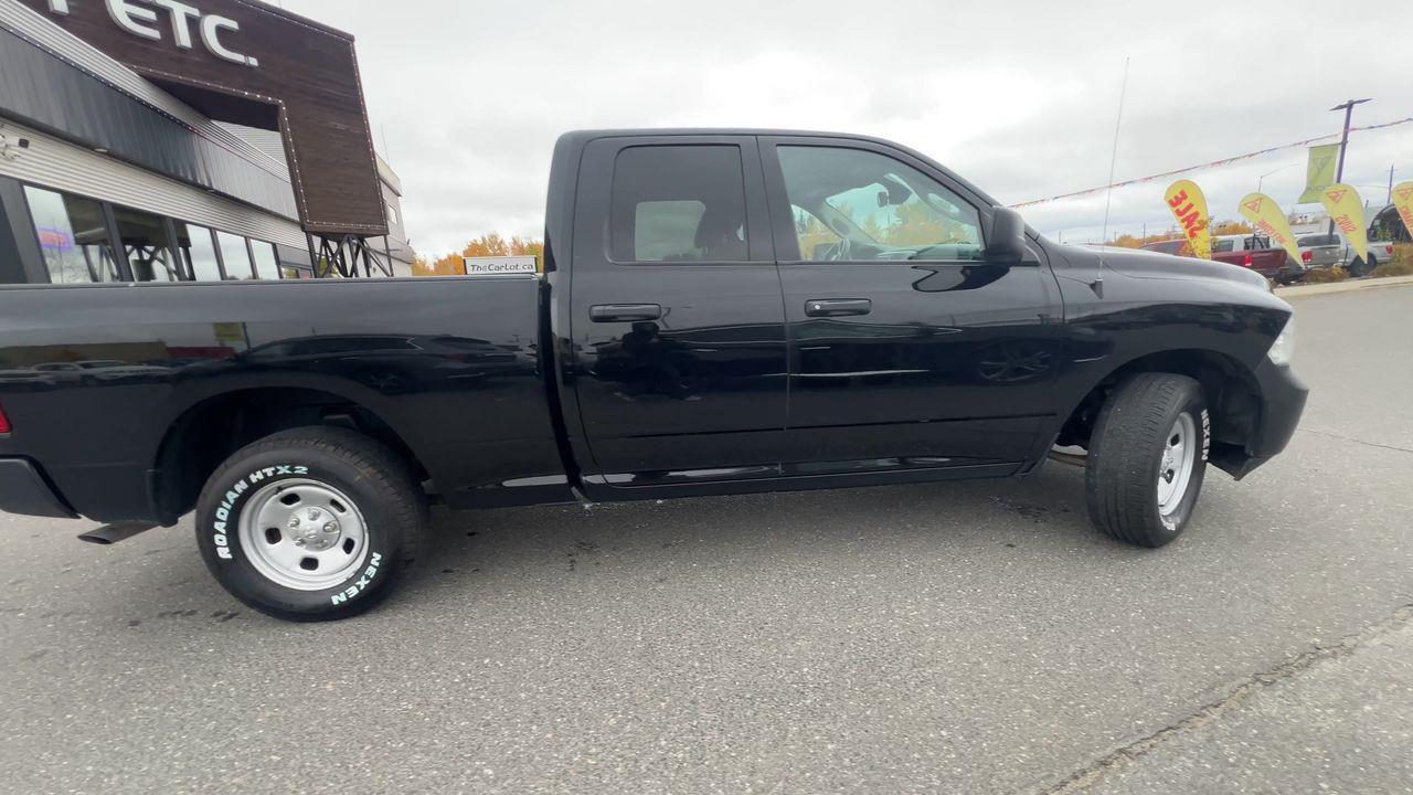 2022 RAM 1500 Classic Tradesman 4x4, 6 PASSENGER, CRUISE CONTROL, REVERSE CAM, BLUETOOTH!! Photo