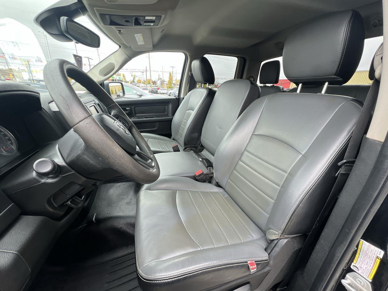 2022 RAM 1500 Classic Tradesman 4x4, 6 PASSENGER, CRUISE CONTROL, REVERSE CAM, BLUETOOTH!! Photo