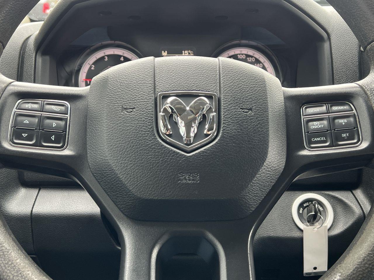 2022 RAM 1500 Classic Tradesman 4x4, 6 PASSENGER, CRUISE CONTROL, REVERSE CAM, BLUETOOTH!! Photo