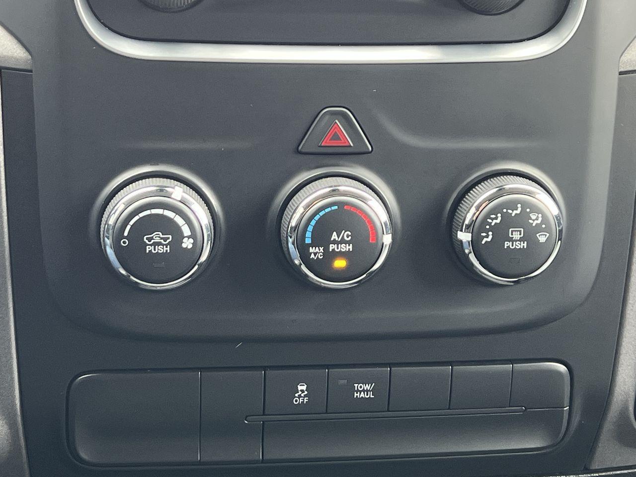 2022 RAM 1500 Classic Tradesman 4x4, 6 PASSENGER, CRUISE CONTROL, REVERSE CAM, BLUETOOTH!! Photo