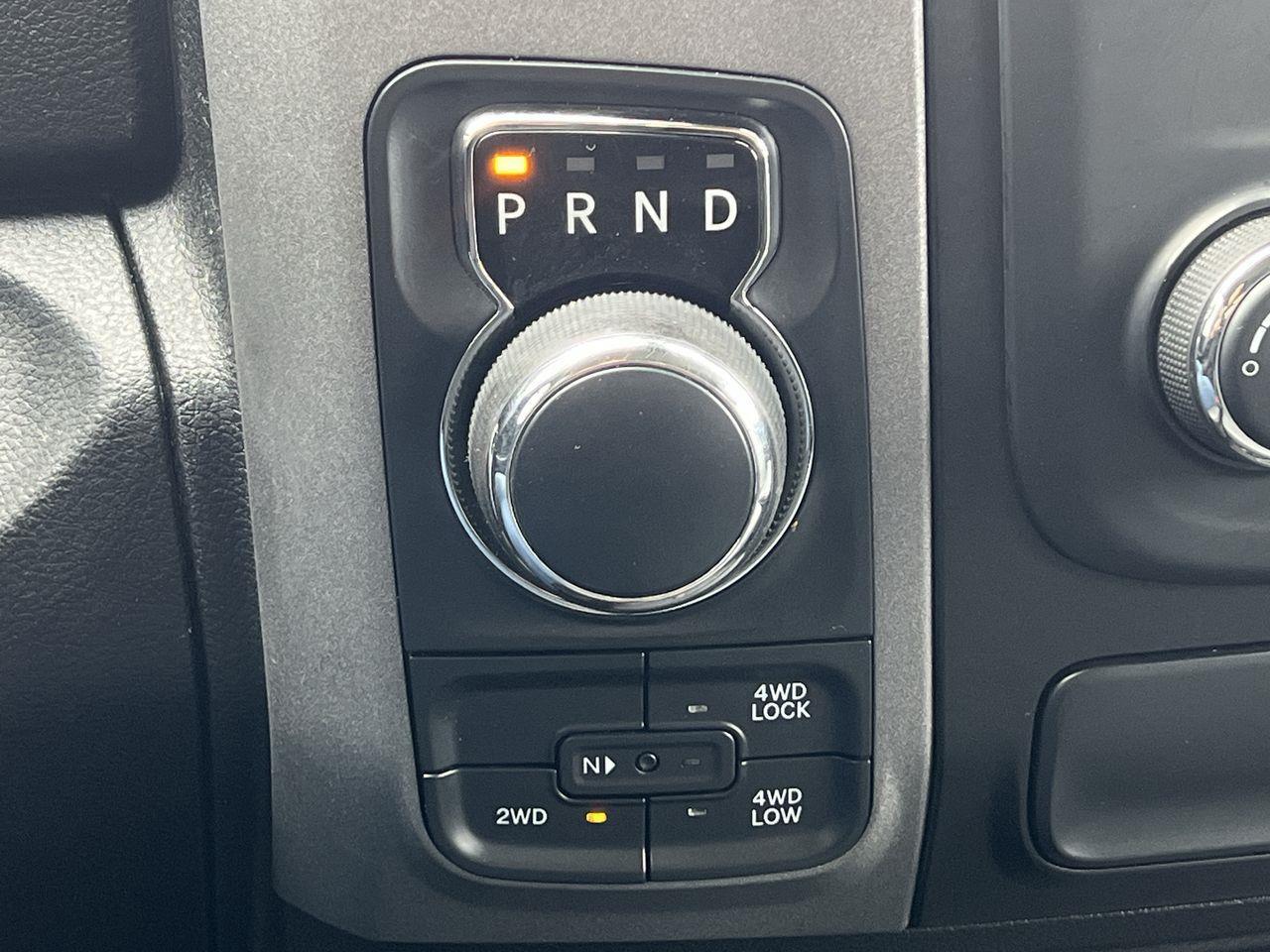 2022 RAM 1500 Classic Tradesman 4x4, 6 PASSENGER, CRUISE CONTROL, REVERSE CAM, BLUETOOTH!! Photo