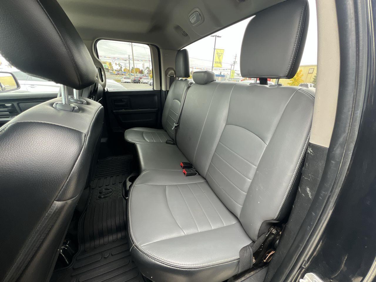 2022 RAM 1500 Classic Tradesman 4x4, 6 PASSENGER, CRUISE CONTROL, REVERSE CAM, BLUETOOTH!! Photo