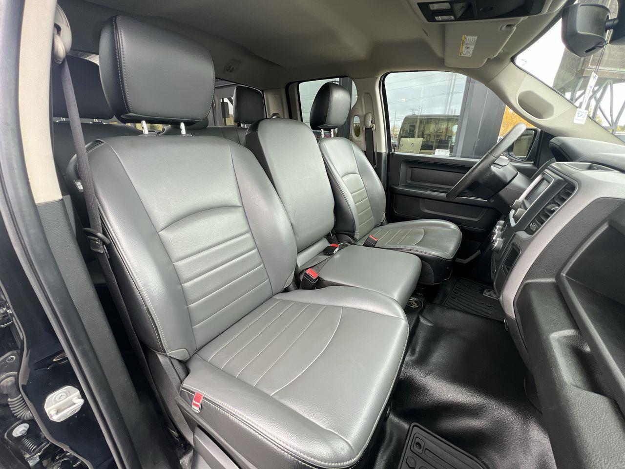2022 RAM 1500 Classic Tradesman 4x4, 6 PASSENGER, CRUISE CONTROL, REVERSE CAM, BLUETOOTH!! Photo