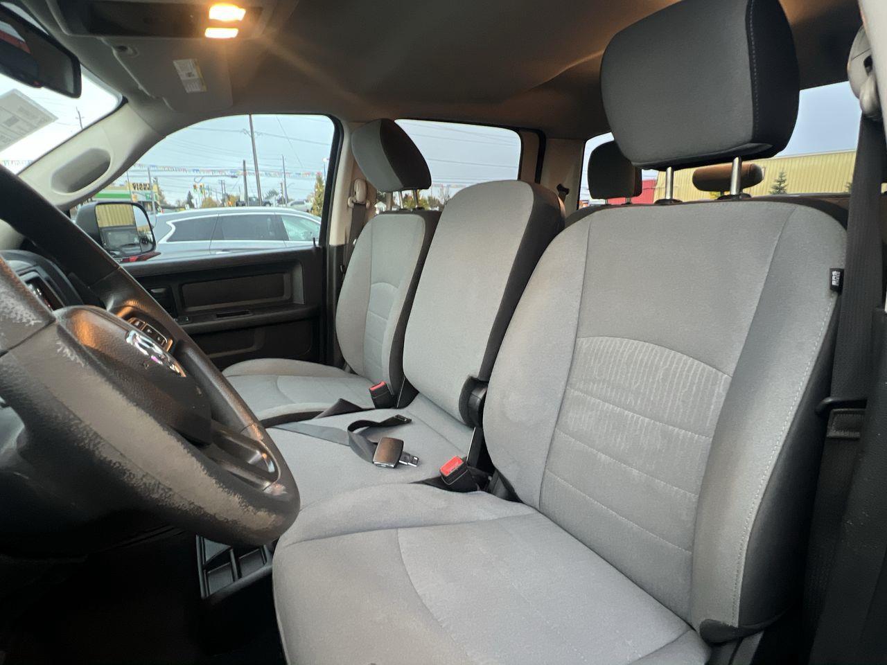 2021 RAM 1500 Classic Tradesman PREVIOUS DAILY RENTAL, 4x4, 6 PASSENGER, BLUETOOTH, CRUISE CONTROL, REVERSE CAM!! Photo