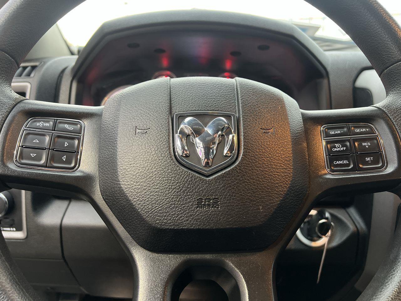 2021 RAM 1500 Classic Tradesman PREVIOUS DAILY RENTAL, 4x4, 6 PASSENGER, BLUETOOTH, CRUISE CONTROL, REVERSE CAM!! Photo